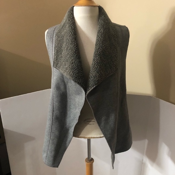 Tommy Bahama Reversible Women’s Sherpa Vest Sz S - Picture 7 of 7